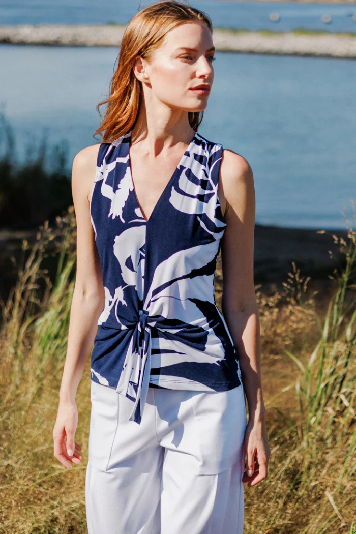 Abstract V-Neck Front Tie Sleeveless Soft Knit Top - Image 10