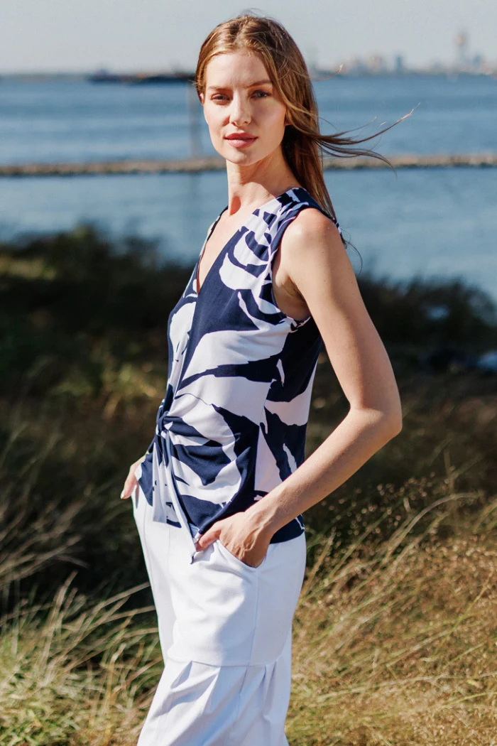 Abstract V-Neck Front Tie Sleeveless Soft Knit Top - Image 11