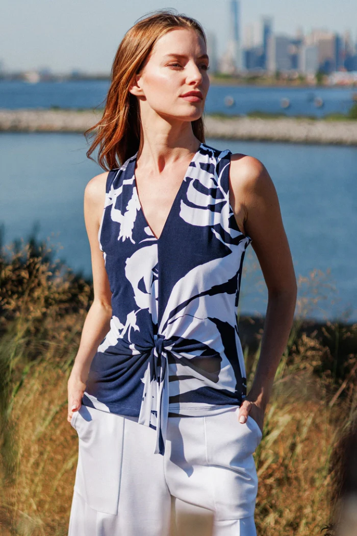 Abstract V-Neck Front Tie Sleeveless Soft Knit Top - Image 9
