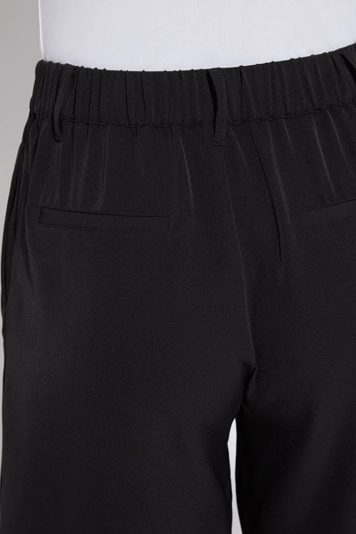 Dia Pleated Short - Black - Image 5