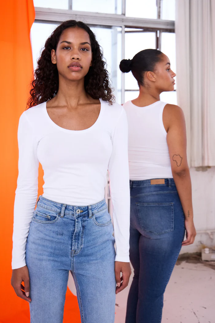 IHZola T-Shirt - White - Image 8