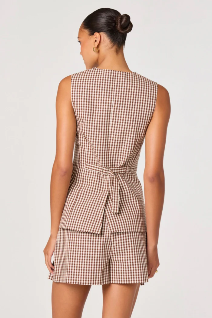 ASTR the Label Karan Brown Gingham Tailored Vest Top - Image 2