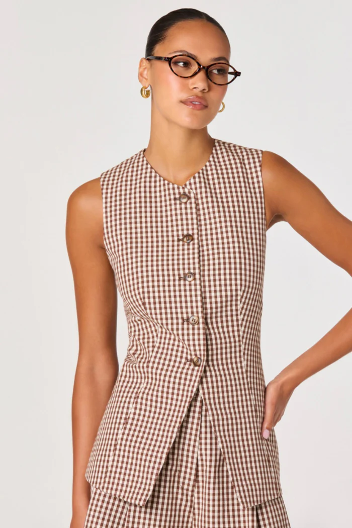 ASTR the Label Karan Brown Gingham Tailored Vest Top - Image 3