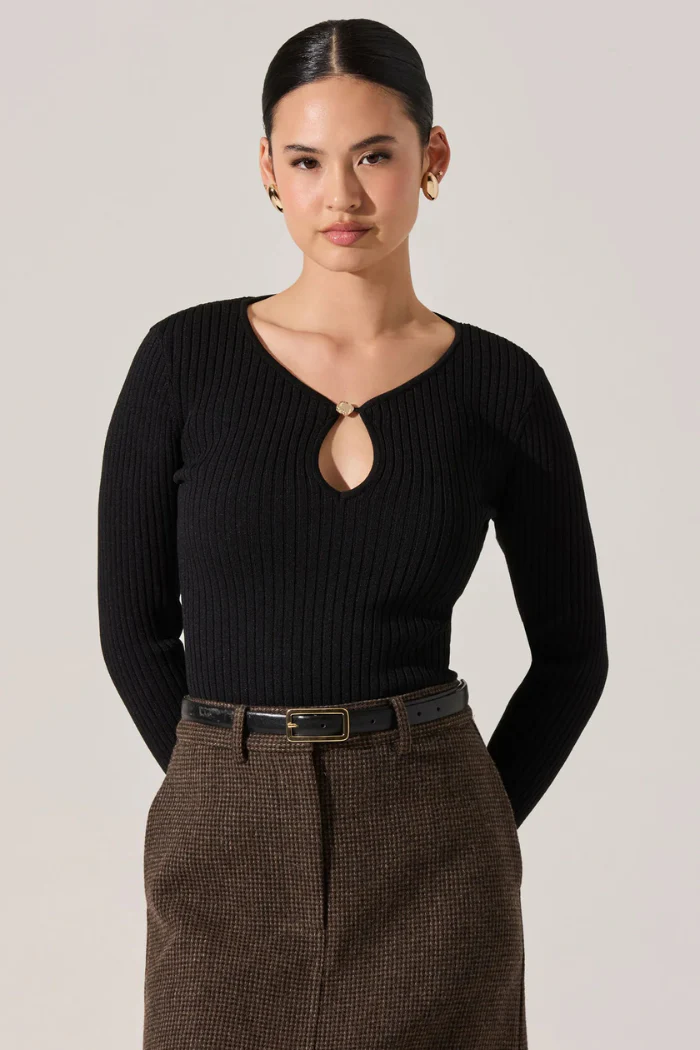 Lynly Ribbed Keyhole Sweater