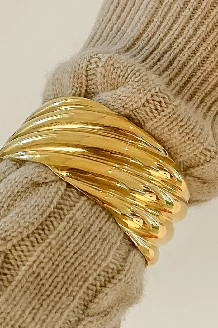 Manon Wavy Bold Bangle - Image 2