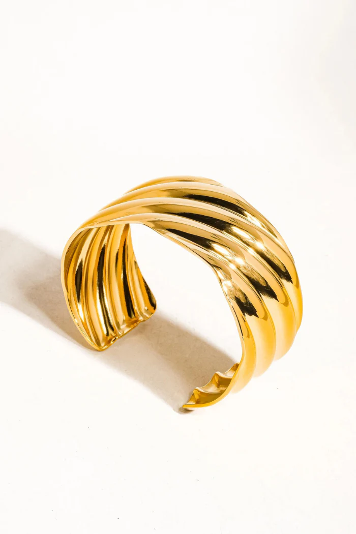Manon Wavy Bold Bangle - Image 4