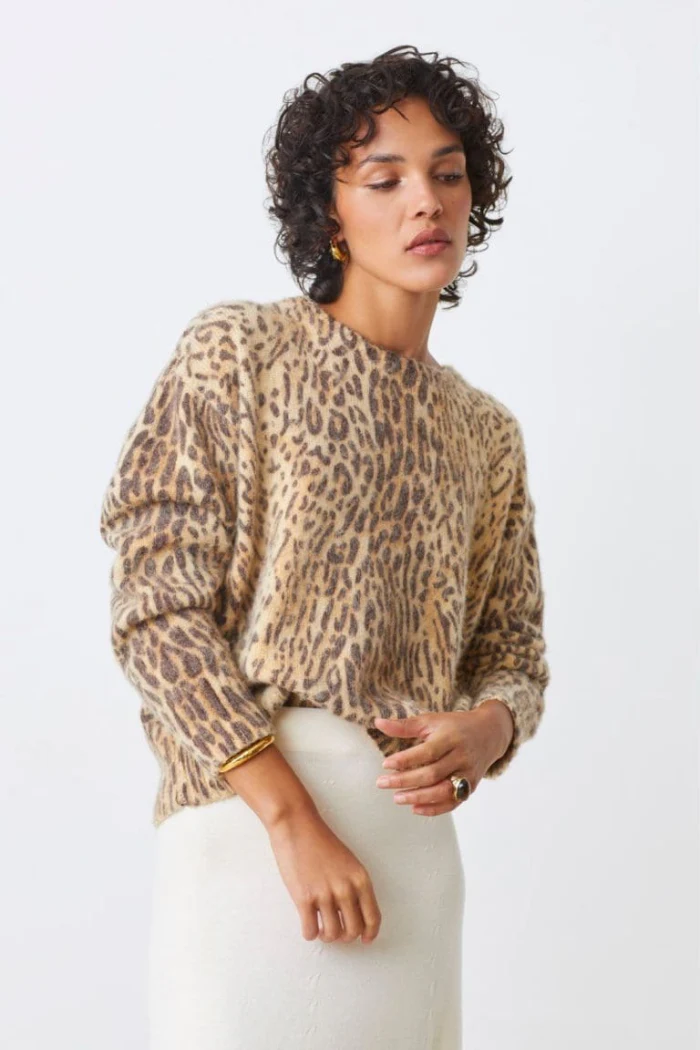 Pleoli Sweater
