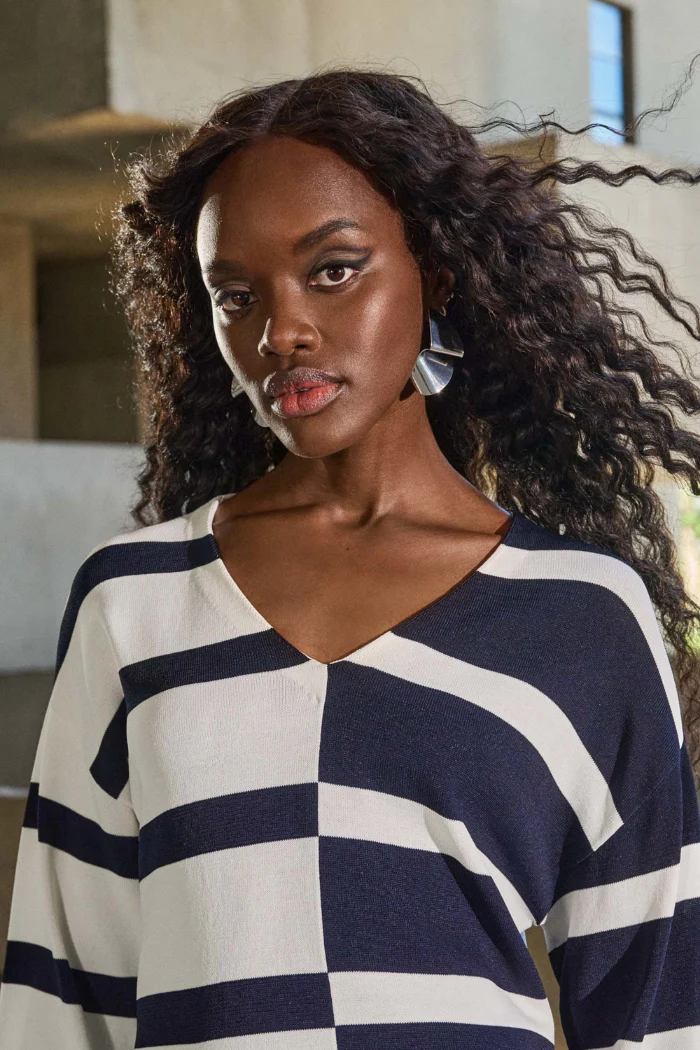 Striped Sweater Knit V-Neck Pullover - Image 5